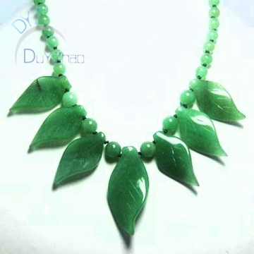 Green Aventurine leaf pendent bead necklace