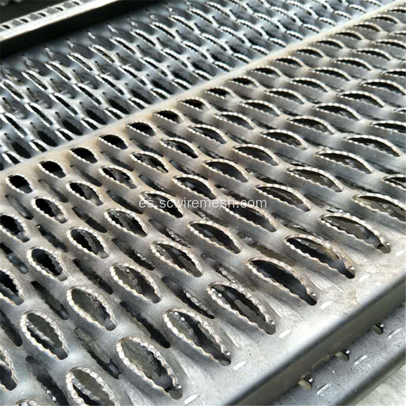 Pasarela antideslizante de chapa de acero inoxidable / aluminio perforado