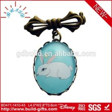 crochet antique brooches