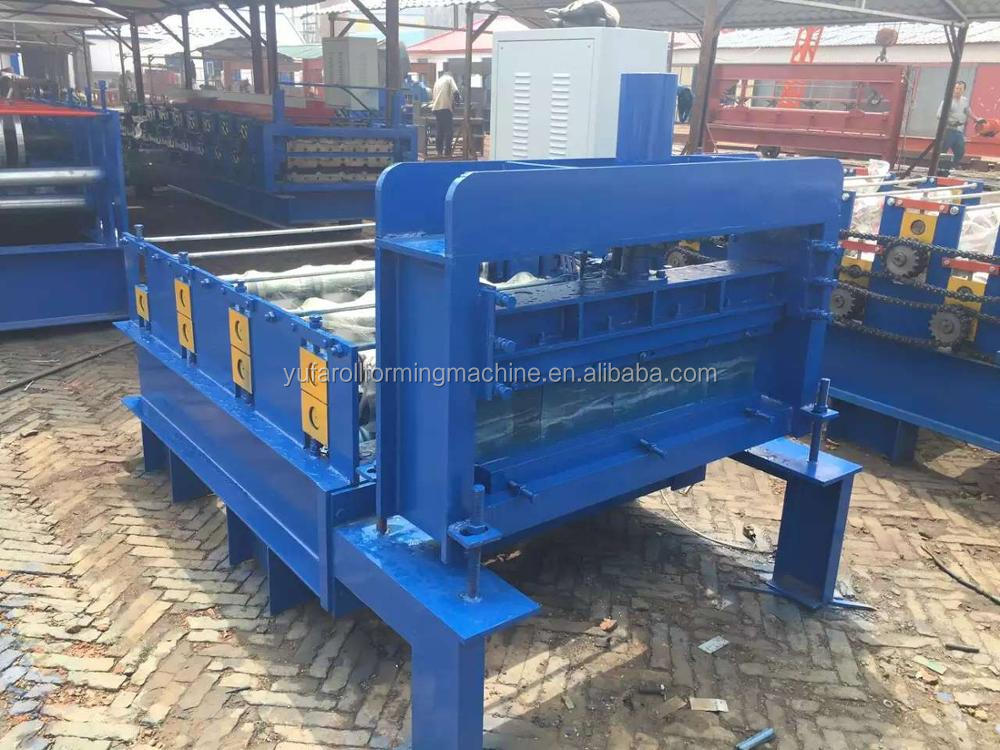 Roof panel curving type vertical curve roll forming machine