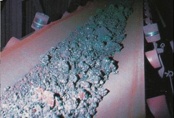 Wear resistant and strong conveyor belt