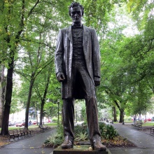 Life size famous bronze president Lincoln figure statue