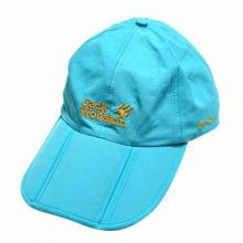 Baseball cap with fordable peak