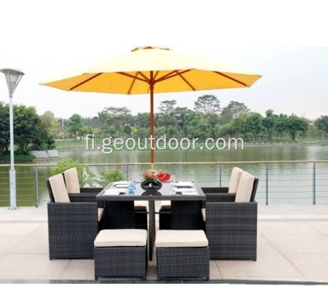 Villa Outdoor Table Hyvin käytetyt patiohuonekalut