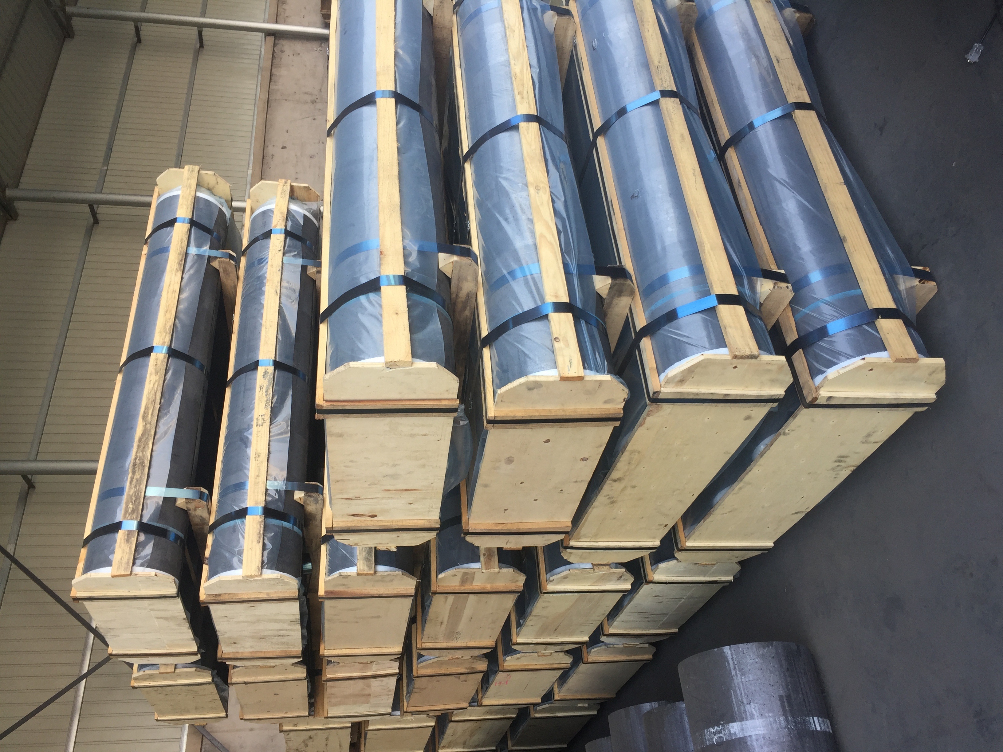 UHP graphite electrode low resistance with high bulk density