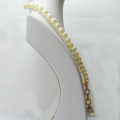 ゴールドペンダントと真珠のネックレス