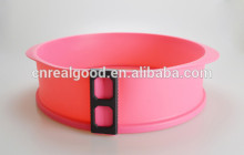 Silicone round baking pan with glass base Springfrom pan