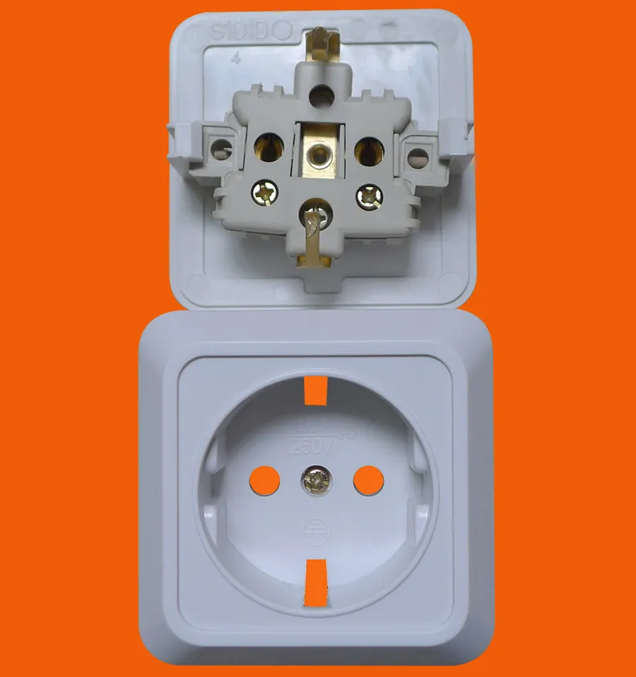 European Wall-Mounted Electrical Socket Single-Connected Ground Socket