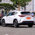 Medelstora bensinfamiljen bil lexus nx