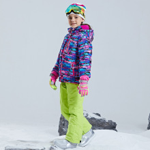 Тёплый и удобный детский лыжный костюм.