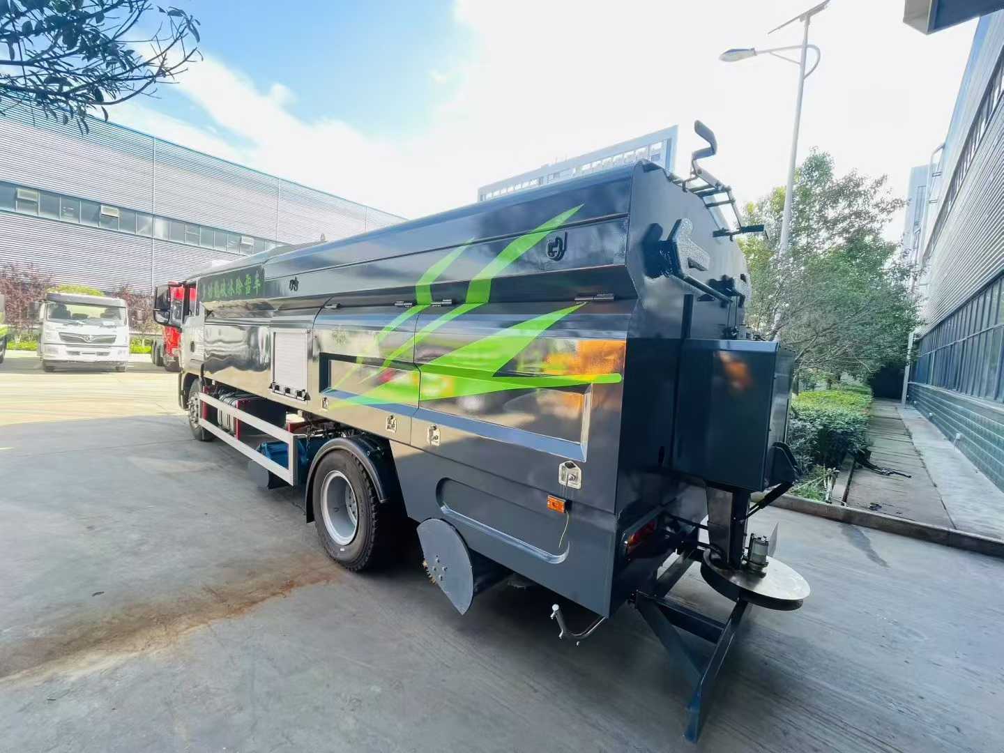 Надежный снегоочиститель для экстренного использования Reliable Snow Clearing Truck for Emergency Use