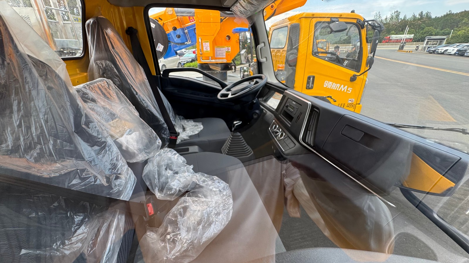 Пагрузачны аўтамабіль Qingling Isuzu ELF Qingling Isuzu ELF utility vehicle