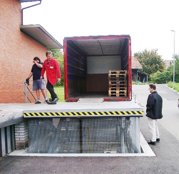 building loading dock lift