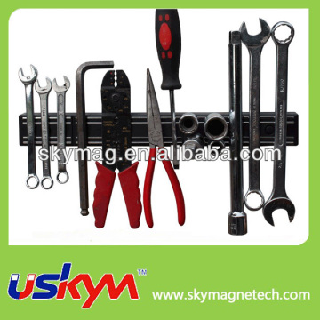Magnetic tool rack