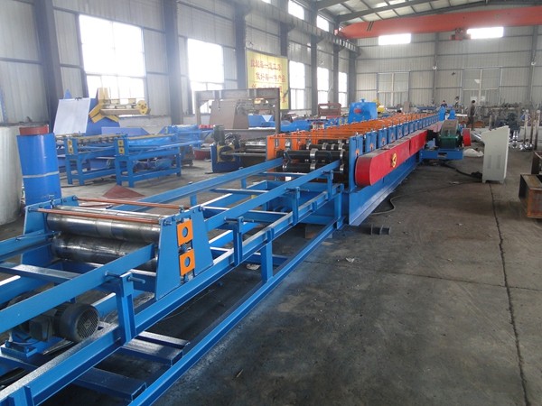 China 4mm Two Waves Highway Guardrail Barrier Roll Forming Machine