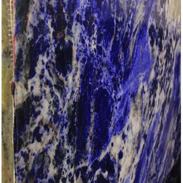 Lempengan batu sodalite biru besar