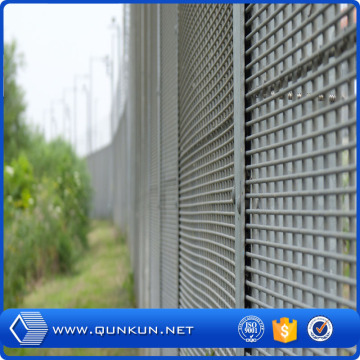 Anti climb security fencing panels