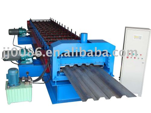 Carriage plate forming machine