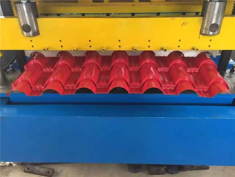 step tile roll forming machine