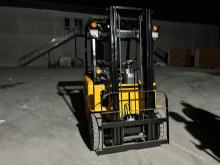 Accurately Electric Forklifts Flexible Operation Spaces