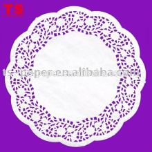 Round paper doilies in white color