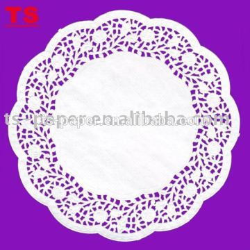 Round paper doilies in white color