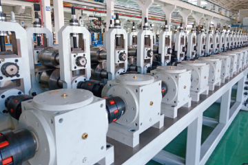 Elevator door cover roll forming machine