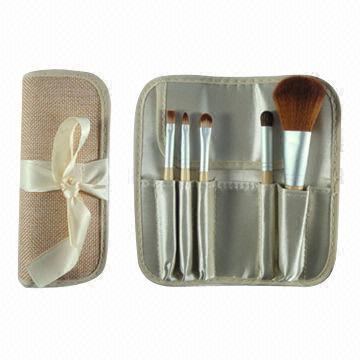 Smart Cosmetic Kit, Includes 5-pieces Simple Brush, Easy to Take Along