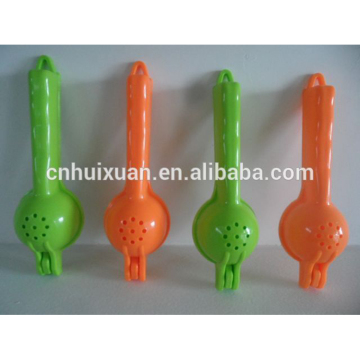 Hand plastic Lemon juicer