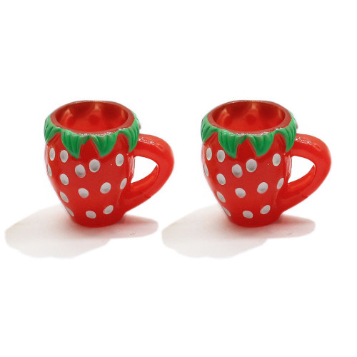 Simpatico artigianato in resina 3D Tazza di fragole Ornamento Accessorio per bambini Casa delle bambole Giocattoli Regali Abbellimento per feste a casa