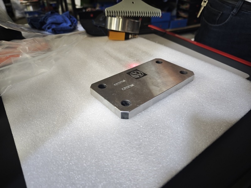Chuke Intelligent's 300W laser marking machine deeply engraved Volkswagen and was highly recognized by customers