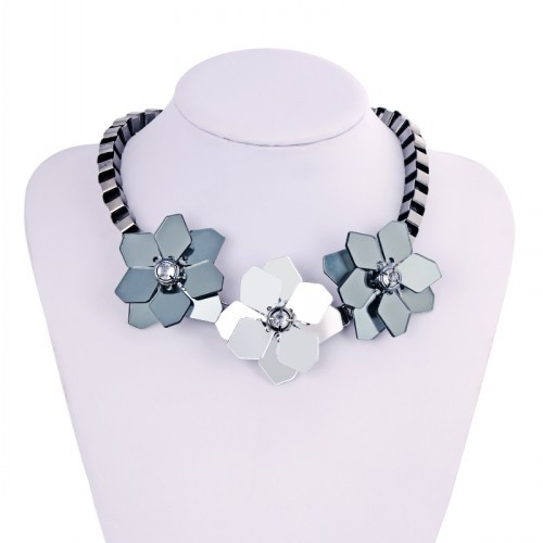 High Quality Flower Shape Beautiful Pendant Necklaces