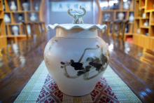 Under glaze painted lotus leaf pattern covered pot