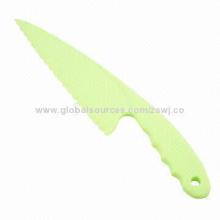 Plastic cake cutting knife