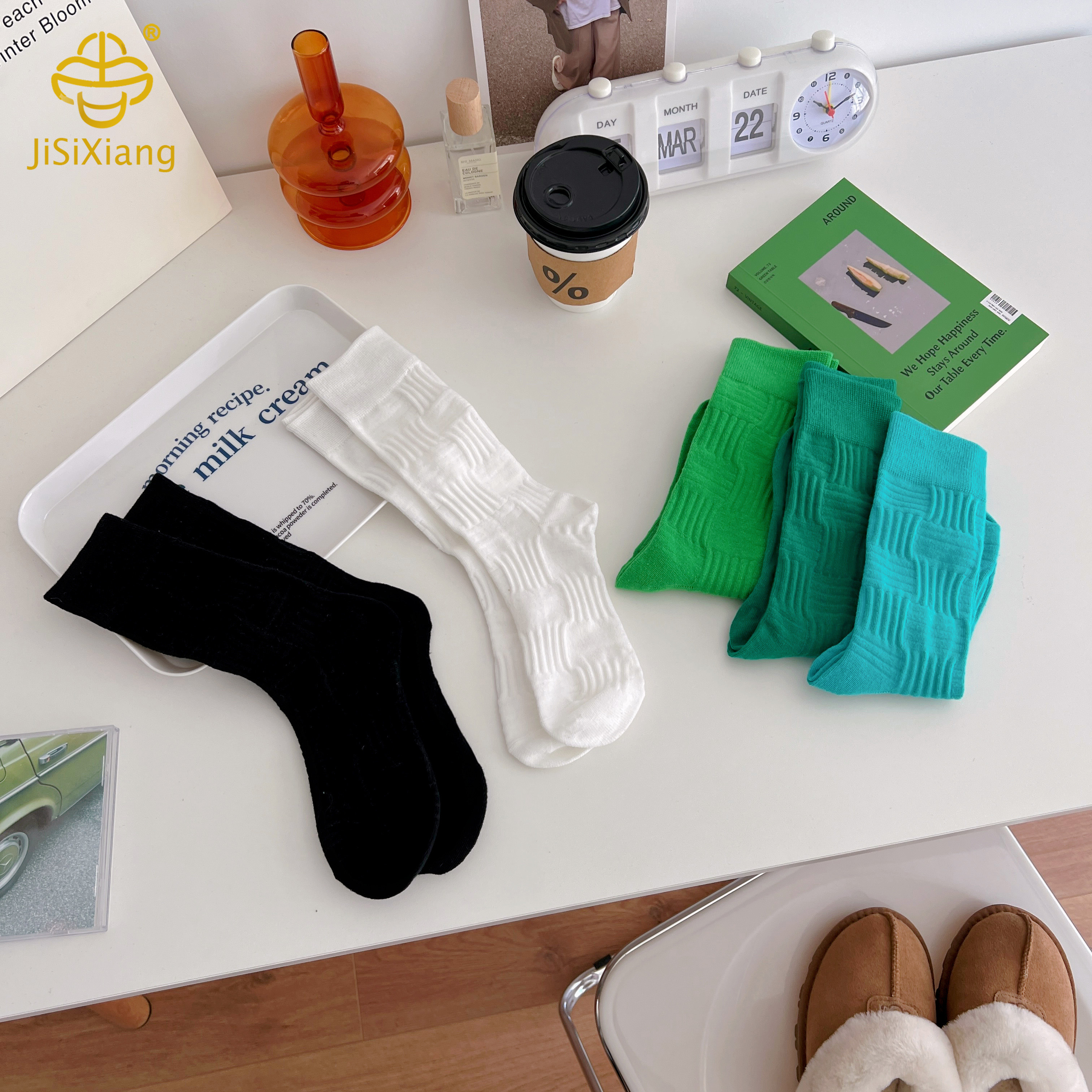 학생을위한 한국 흑백 단색 하이 튜브 스포츠 양말 Korean black and white solid color high tube sports socks for students