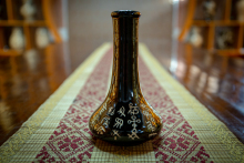 Black glaze flower picking long neck bottle