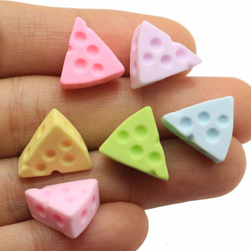 Nouveau Design Triangle Simulation résine fromage gâteau Cabochon perles Flatback décoration pour bricolage porte-clés Art décor fabrication de bijoux