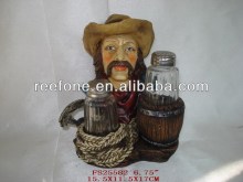 figurine salt and pepper holder