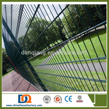 Metal double weft wire fence