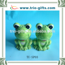 ceramic salt and pepper container shaker frog figurine