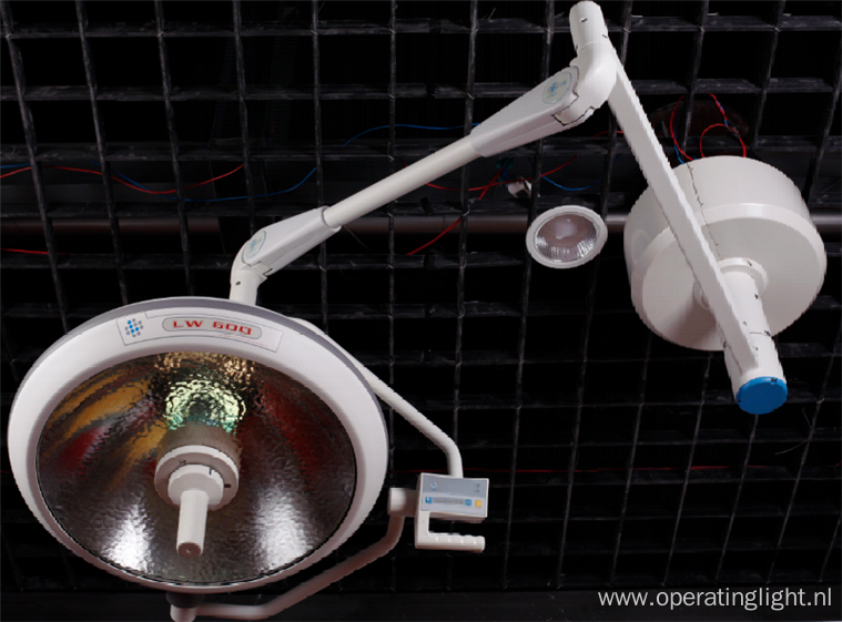 Single dome halogen operating lamp