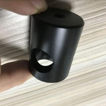 bahagian mesin cnc memutar anodized hitam