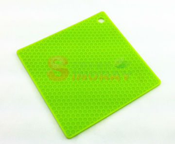 Heat resistant silicone trivet