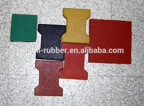 Rubber flooring tile