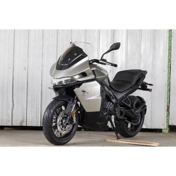 Yolda Motorlu Araç 750cc