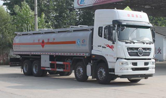SINOTRUCK 8X4 29000Litres heavy-duty fuel tanker