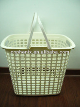Plastic laundry hamper basket with handle