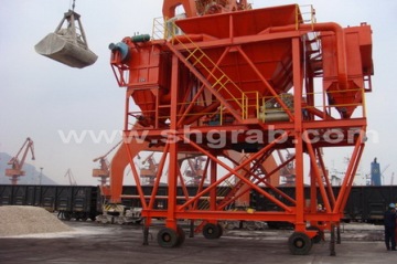 Rubber-tyred type hopper