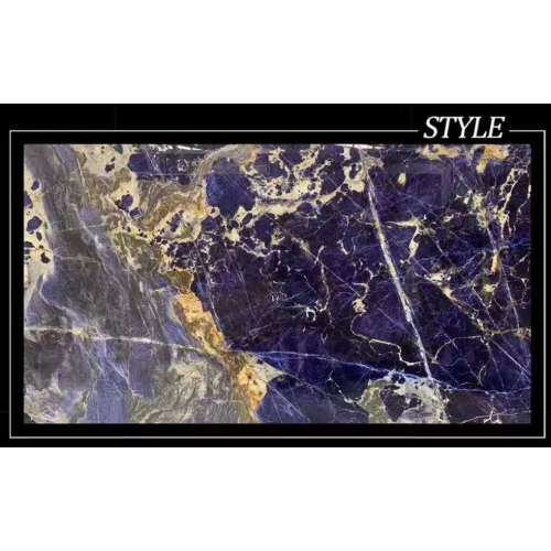 Grande plaque de sodalite bleue avec des veines blanches