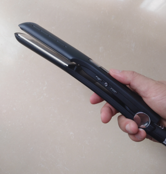 Automatic Adjust Voltage 110-240V Digital Flat Hair Iron